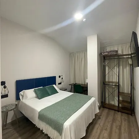 Hotel Ibi מלון