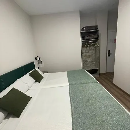 Hotel Ibi מלון 3*