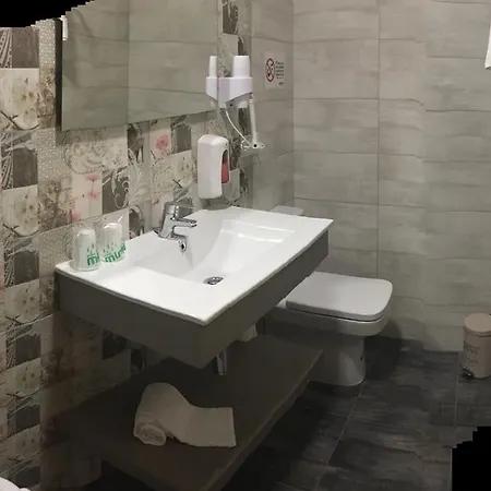 Hotel Ibi מלון