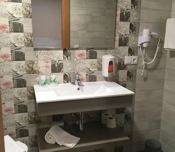 فندق Hotel Ibi 3*